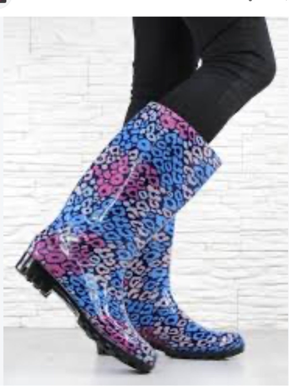 Cute Rain Boots …size 7